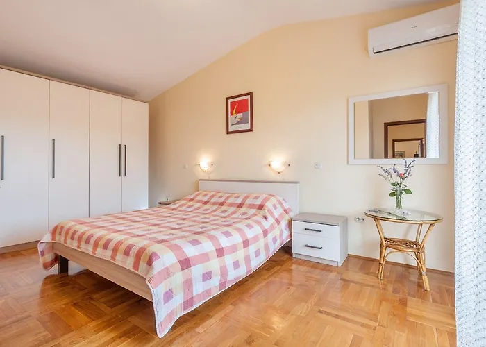 Ivan Apartamento Božava